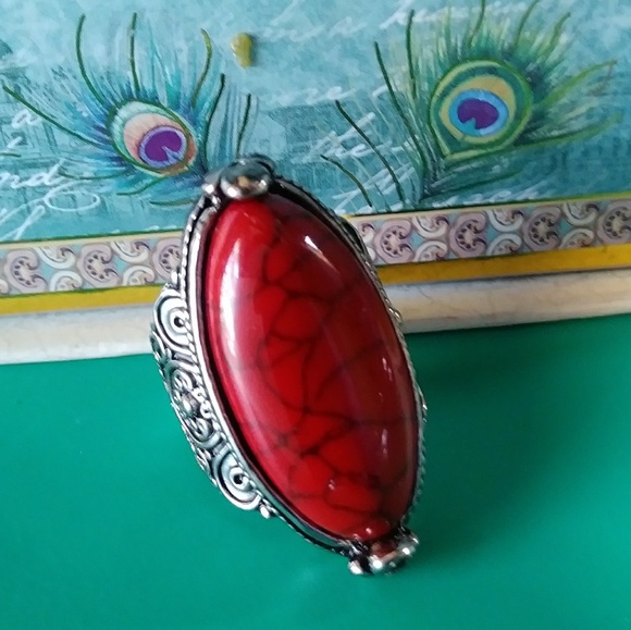 Jewelry - Beautiful red ring 🌻🌿🌸